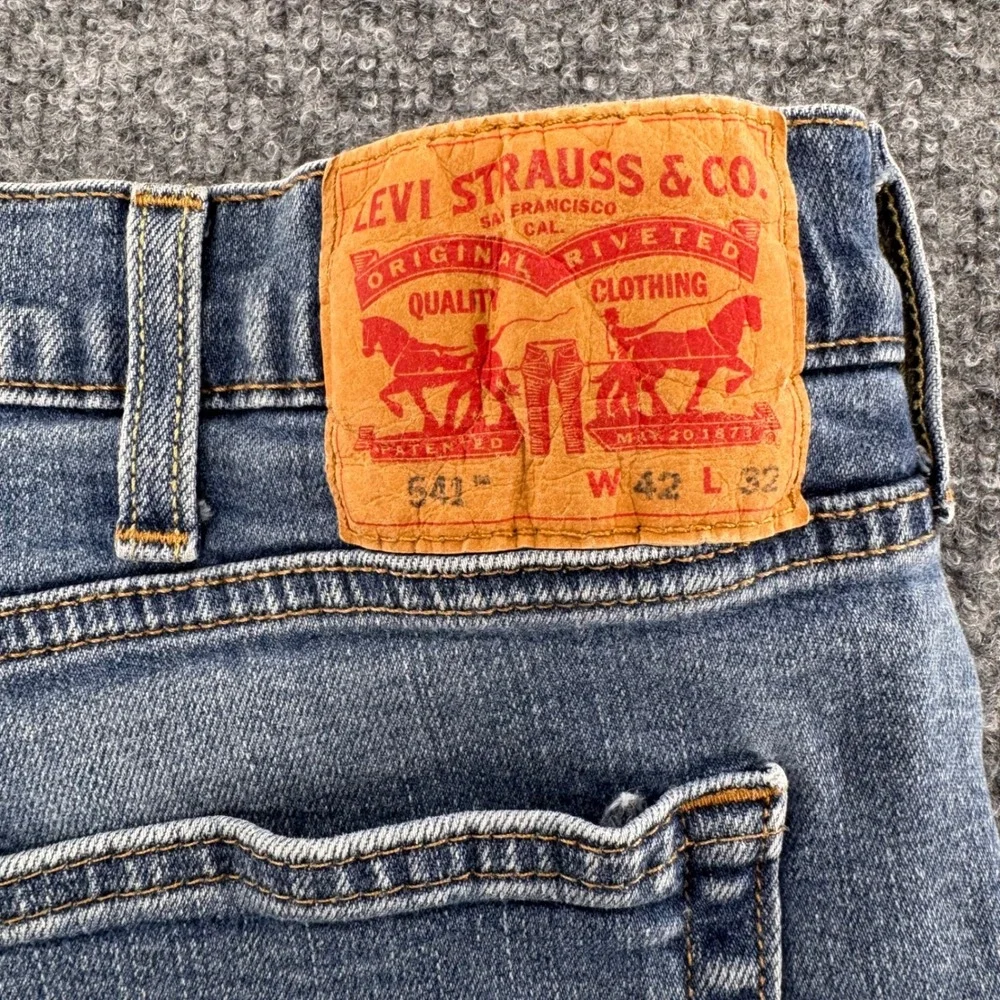 Levis 541 Athletic Taper Mens 42x32 Classic Denim Workwear Jeans Blue Pants